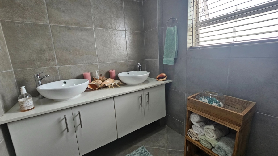 5 Bedroom Property for Sale in Britannia Bay Western Cape